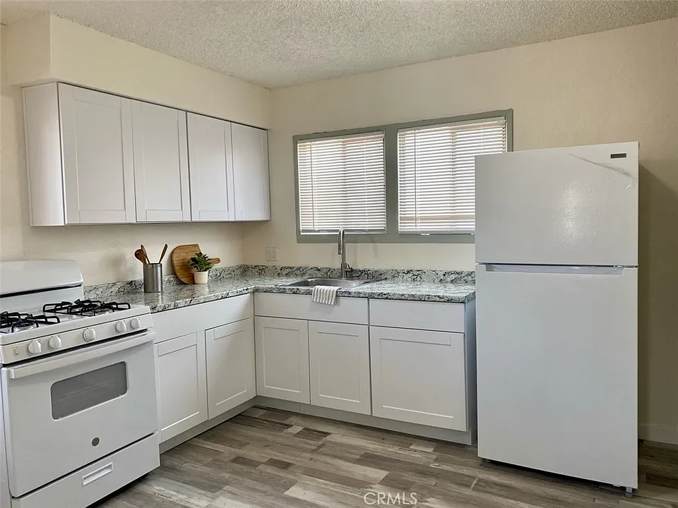 118 E Gardena Blvd