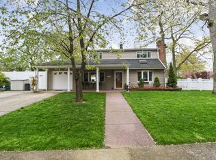 1668 Dogwood St, Merrick, NY 11566