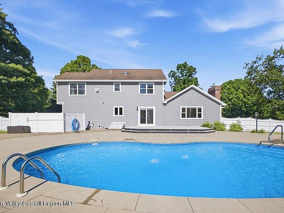 3rd image of 20 Orchard Drive