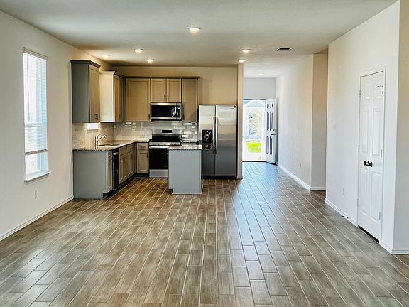 5th image of 1517 Holly Lake Dr