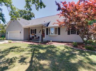 1204 Parkside Dr, Tuscola, IL 61953