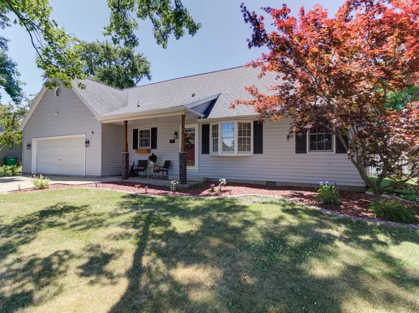 1204 Parkside Dr, Tuscola, IL 61953