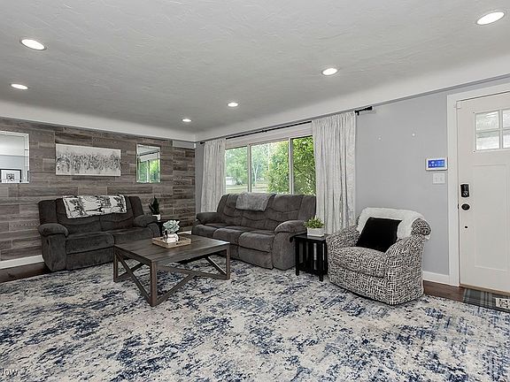 4th image of 8292 Fairlane Dr