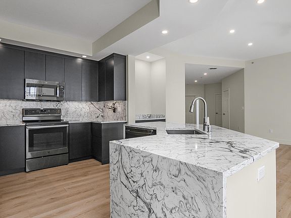 5th image of 269 Vintage Bay Dr Unit 26