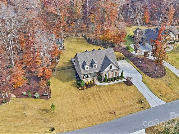3rd image of 1007 Flat Rock Dr