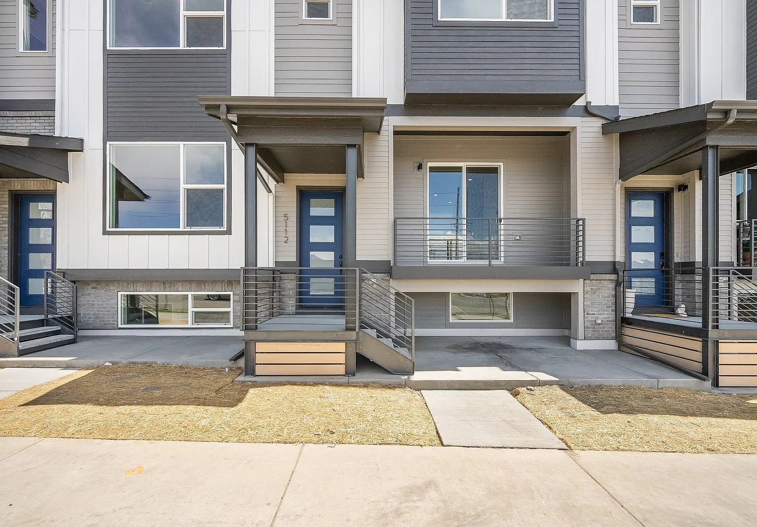 4 bed, 2.5 bath, 1970 sqft, $3,400 — Photo 1