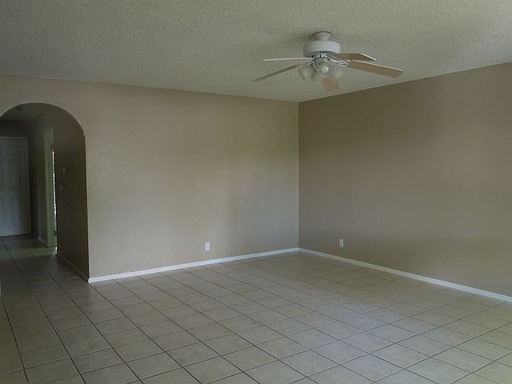 3rd image of 220 Bowline Dr