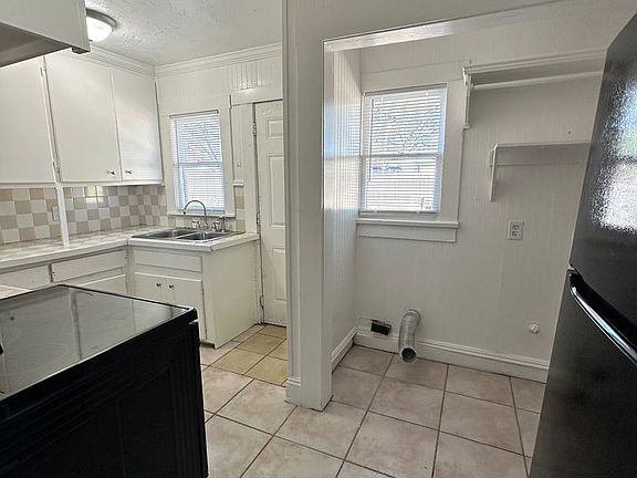 4th image of 3600 S Polk St
