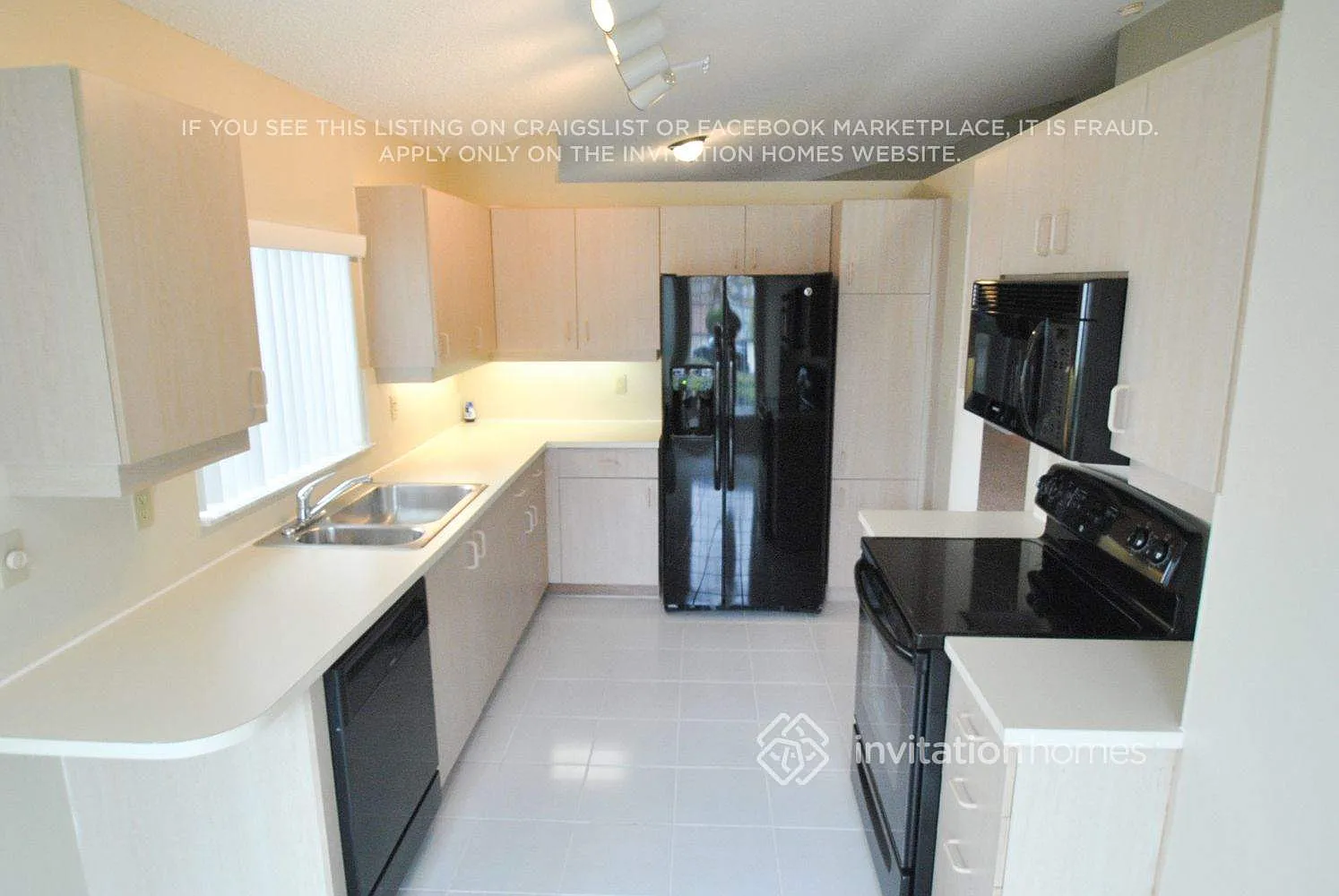 670 W Clearbrook Cir Delray Beach, FL 33445 — Photo 3