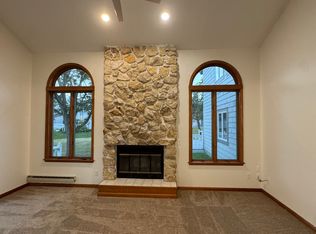 20 Parkington Cir, East Syracuse, NY 13057