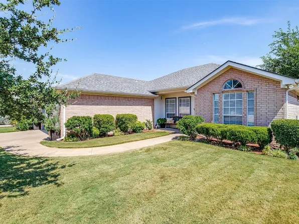311 Preston Dr, Cleburne, TX 76033