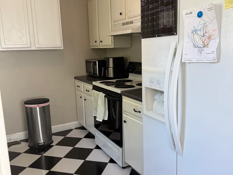 Black and white ceramic tile kitchen