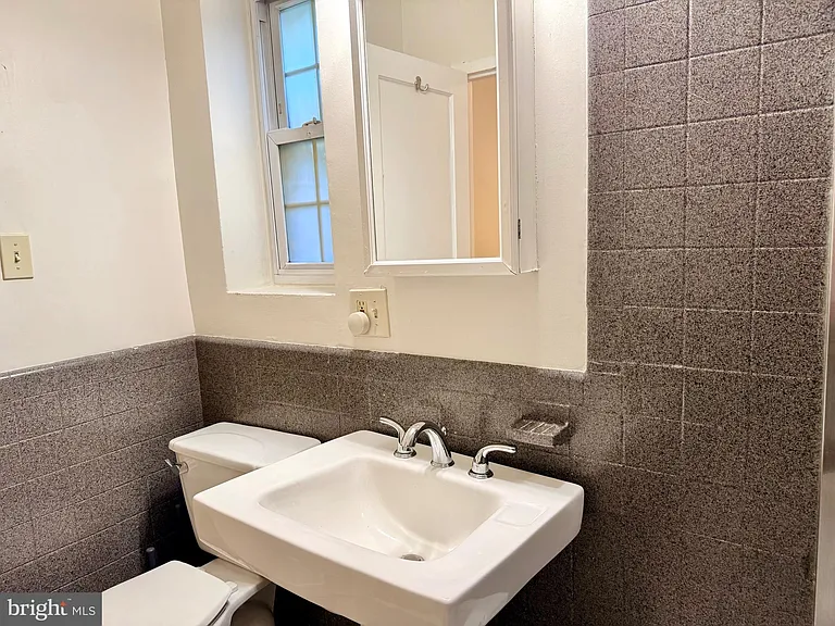 1628 Ripon Pl — Photo 10