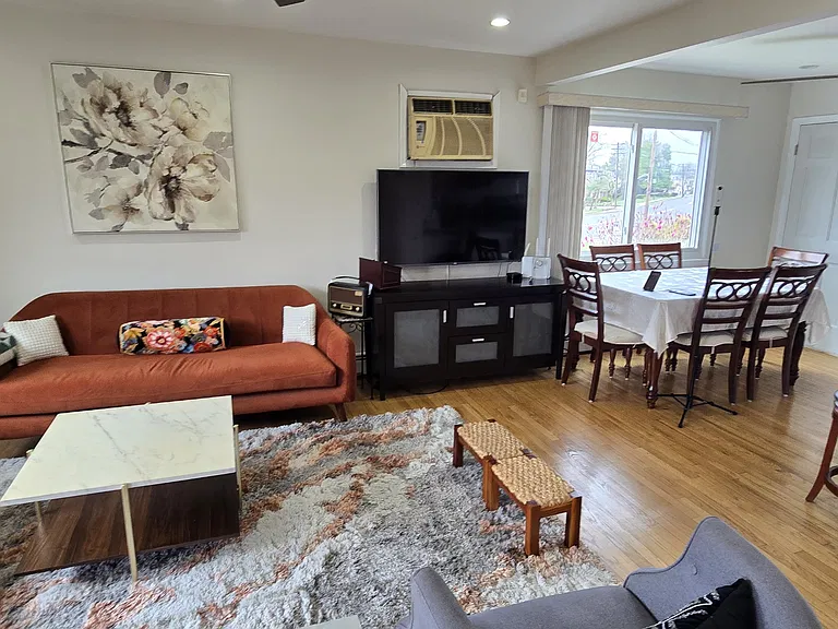 35 Universal Ave — Photo 7