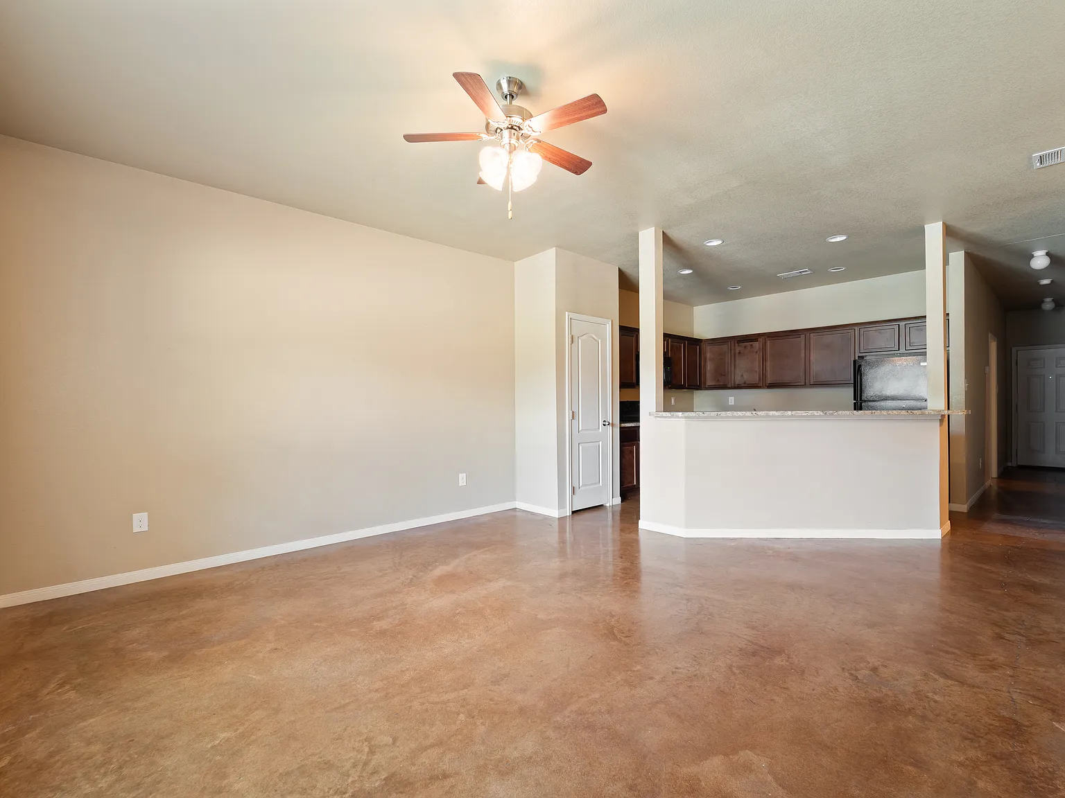 2 bed, 1000 sqft, $1,350 — Photo 3