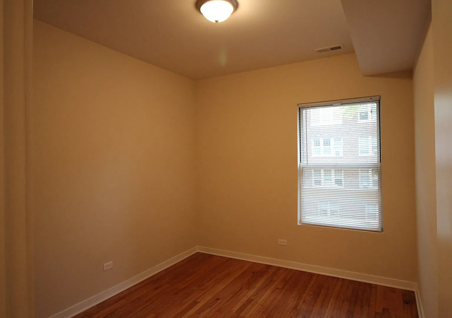6971 N Greenview Ave — Photo 4