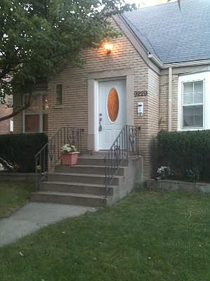 1st image of 9229 S Sawyer Ave