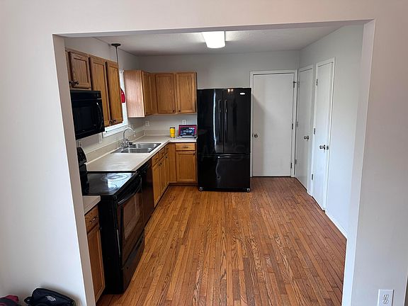 5th image of 2640 Fernwood Ave