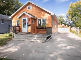 1212 6th Ave N, Grand Forks, ND 58203