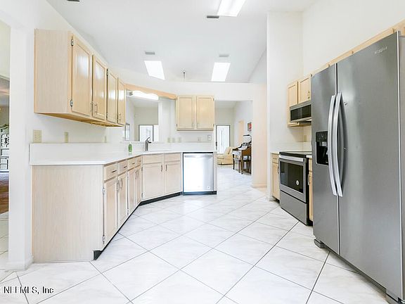 4th image of 12730 LONGVIEW Drive E