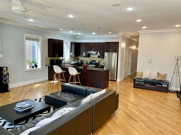 3rd image of 1120 N Wood St APT 3