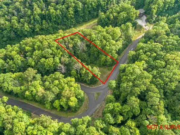 1387 Andover Club Dr, Harbor Springs, MI 49740
