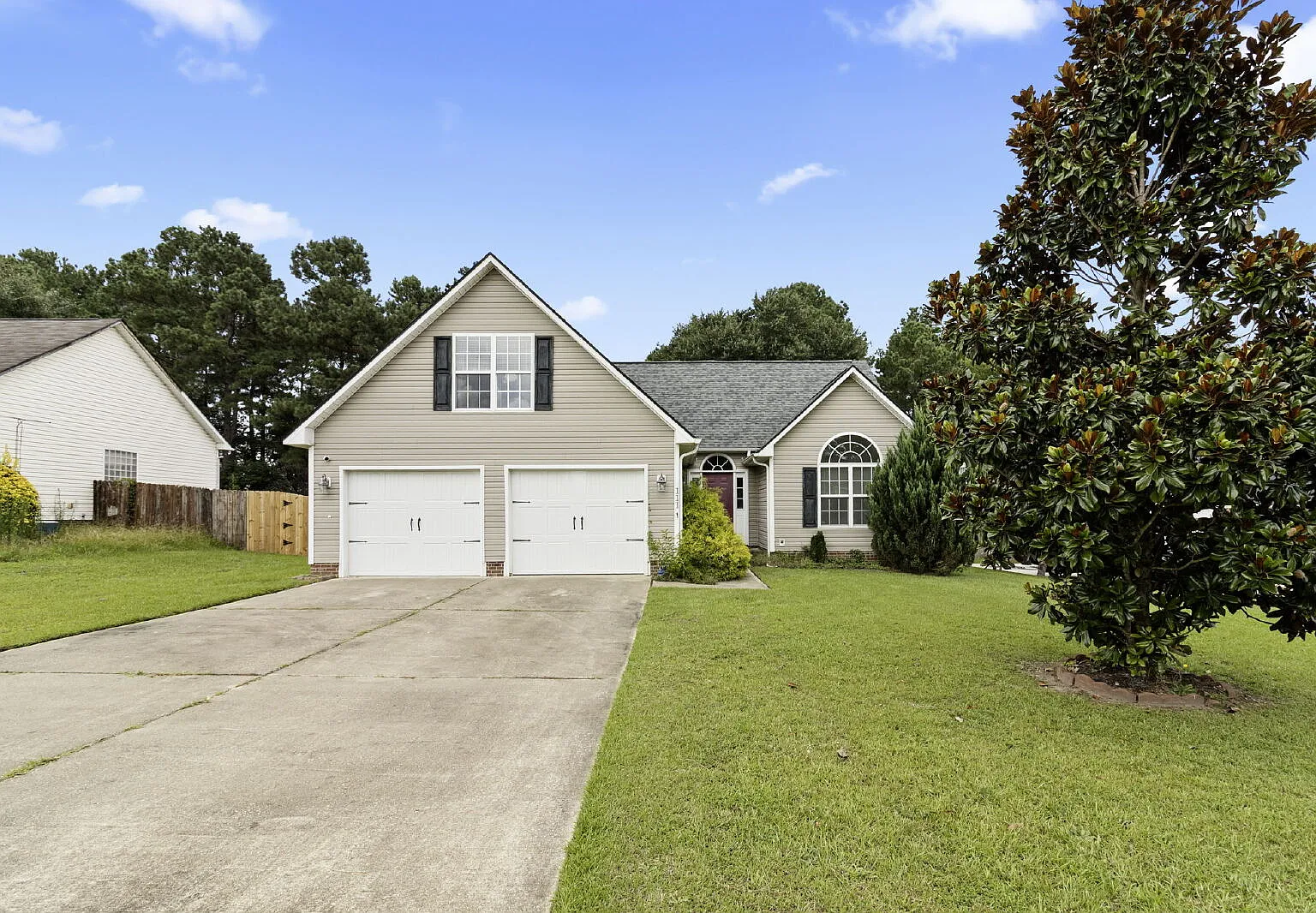 3 bed, 2.0 bath, 1643 sqft, $1,900 — Photo 1