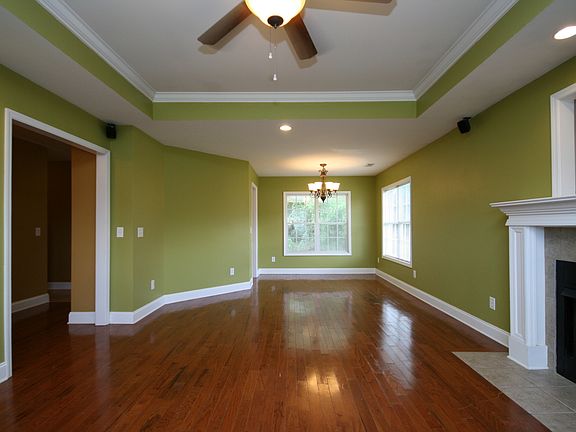 5th image of 240 Chestnut Oak Cir