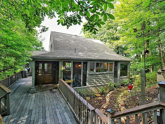 4th image of 554 S Sanderlin Mountain Dr
