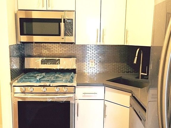 4th image of 318 Warren St APT C10