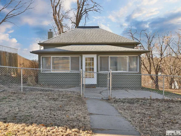 718 S 9th St, Plattsmouth, NE 68048