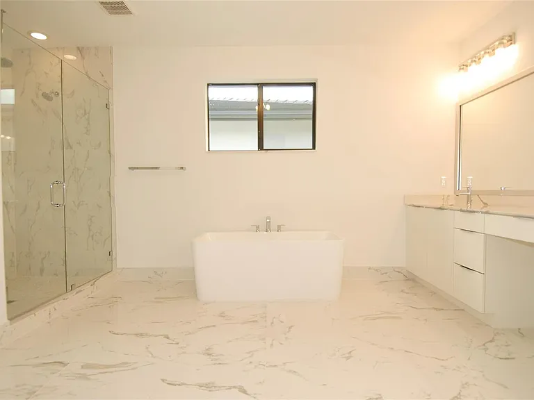 1435 SW 23rd St — Photo 26