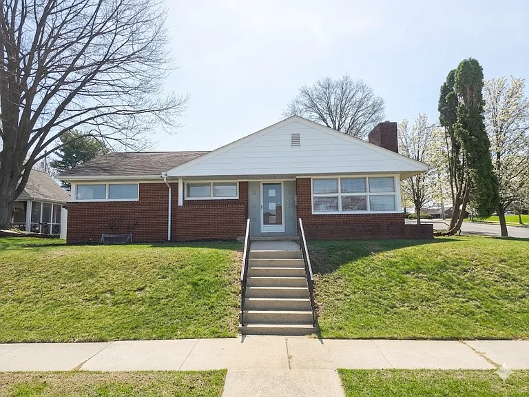 236 W Granada Ave — Photo 23