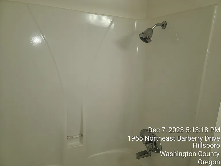 1955 NE Barberry Dr — Photo 6