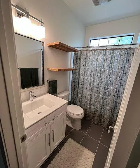 1410 E 37th St — Photo 11
