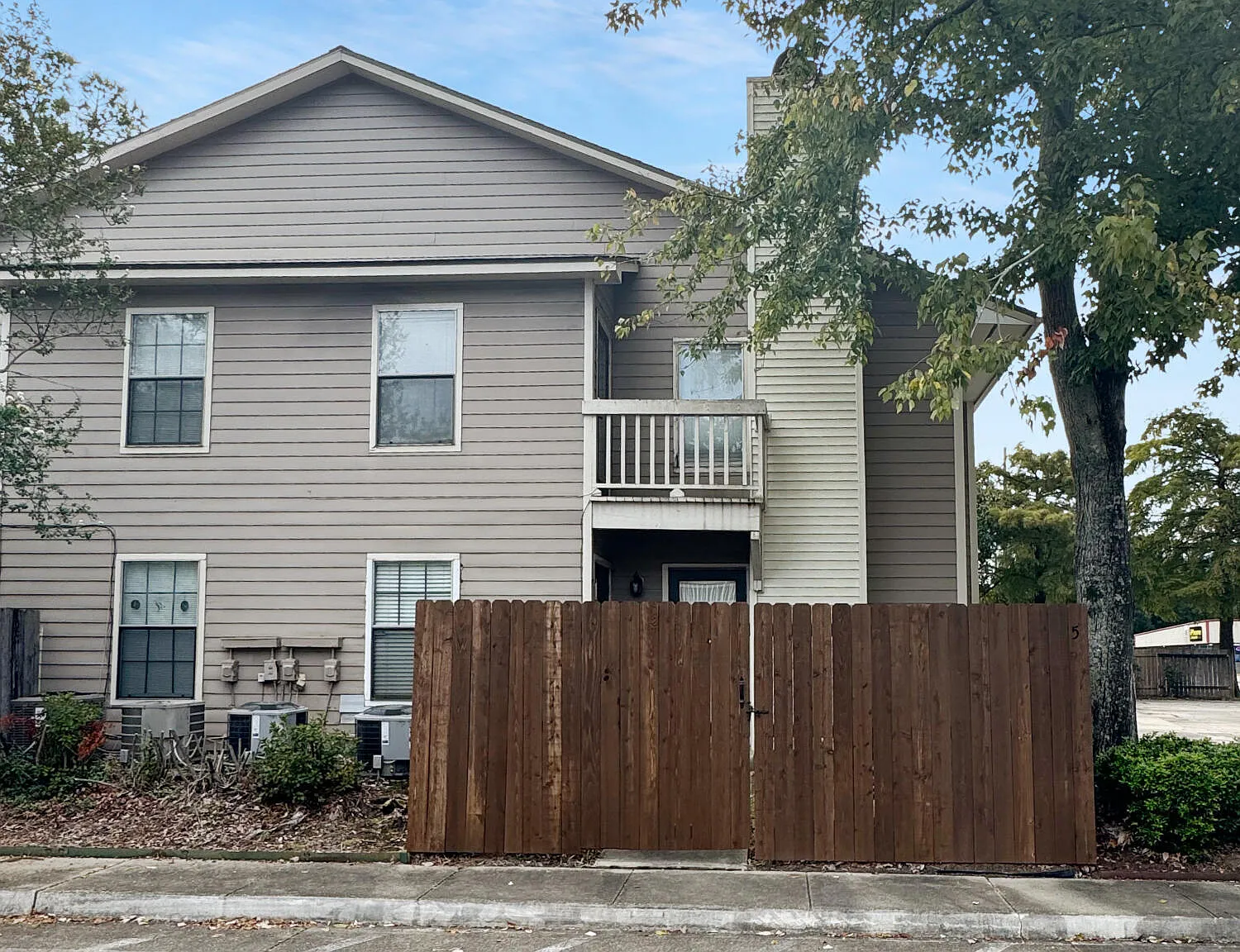 2 bed, 1.5 bath, 984 sqft, $1,350 — Photo 1