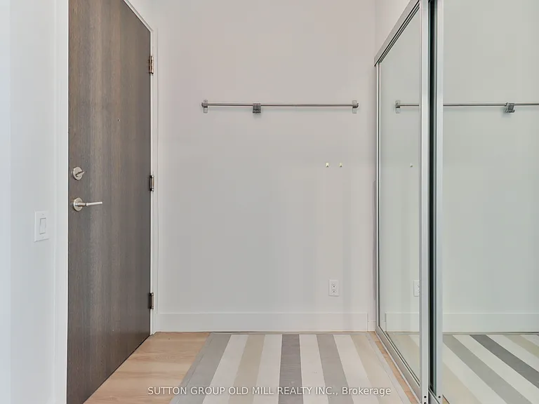 105 The Queensway #2110 — Photo 21