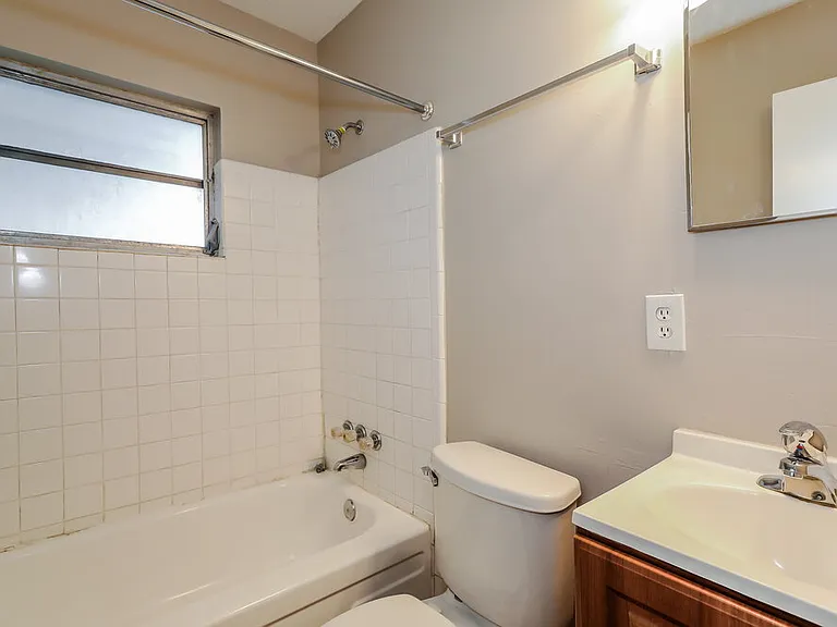 5664 Hillman Dr — Photo 17