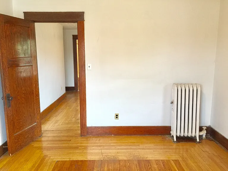 921 W Cross St — Photo 13