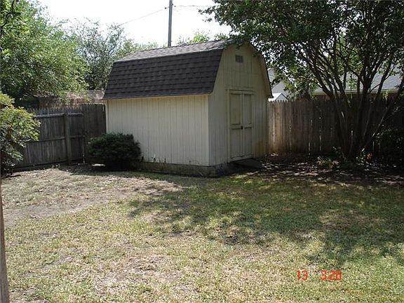 2nd image of 5641 Jamaica Cir