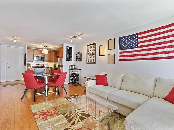 5th image of 1960 N Lincoln Park West Ave #1201