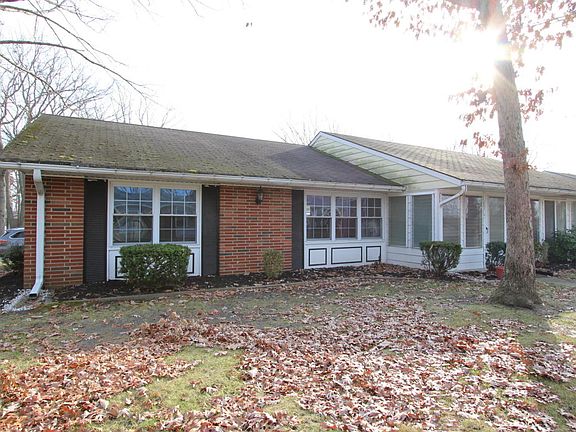 2nd image of 262A Kingston Ct #100A