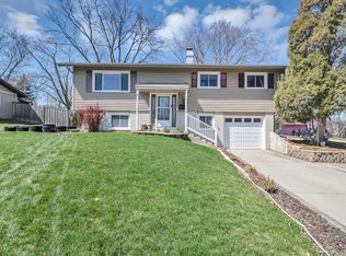 1430 Gentry Rd, Hoffman Estates, IL 60169