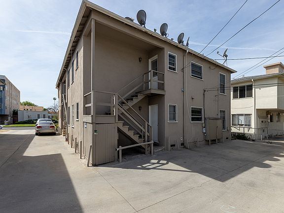 3rd image of 8539 1/2 Cashio St #8539-1/2