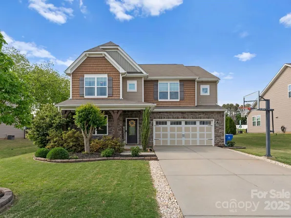 137 Sugar Magnolia Dr, Mooresville, NC 28115