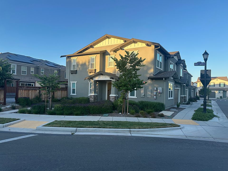 1st image of 402 N Estes Way
