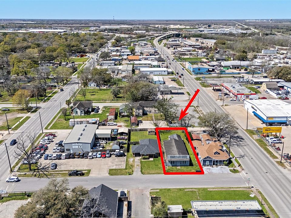 1st image of 1004 Houston St