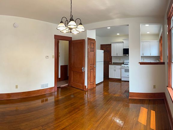 2nd image of 900 North Ave APT 1