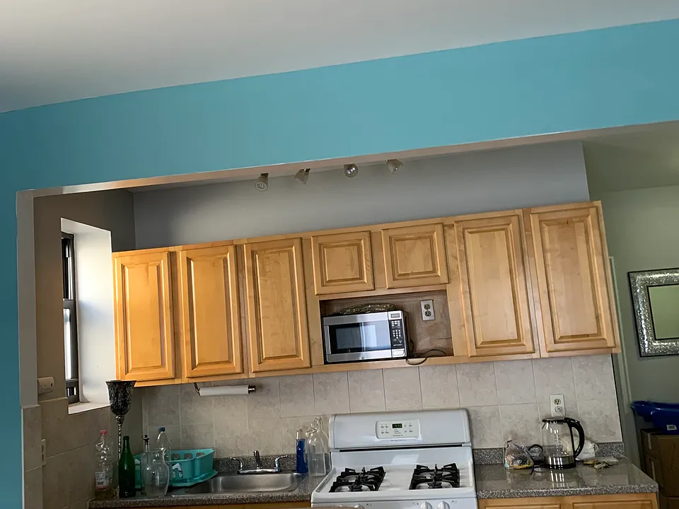 46 Exton Ave #33