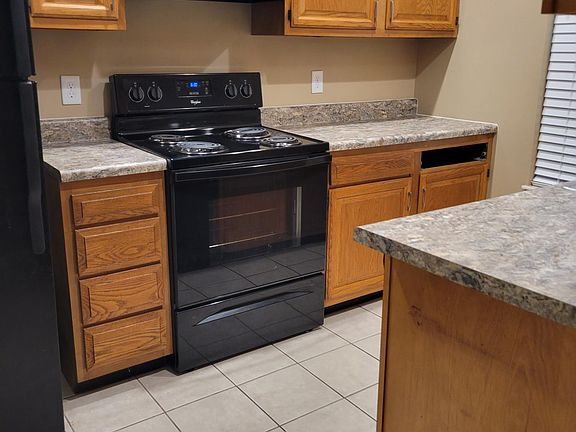 2nd image of 609 Idlewood Ln APT D